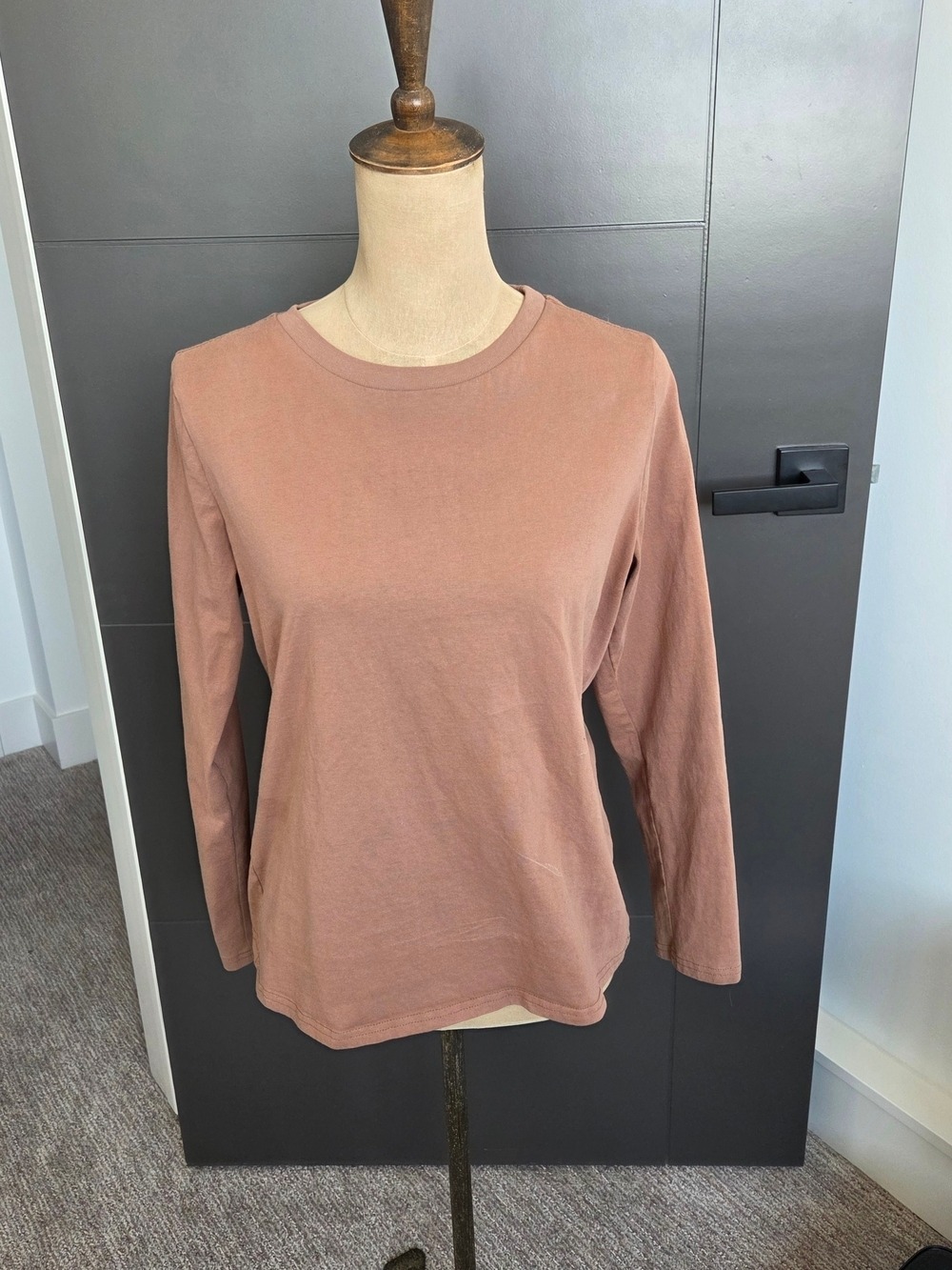 Women’s Long-Sleeve Crewneck Top - Brown